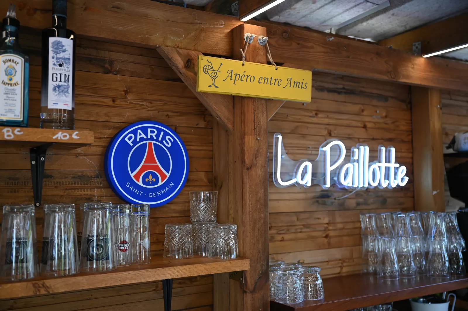 Terrasse La Paillotte en soirée
